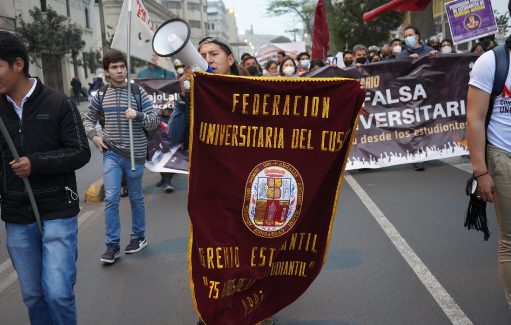 Cayetano Heredia Presente En Marcha Nacional Contra La Falsa Autonom A