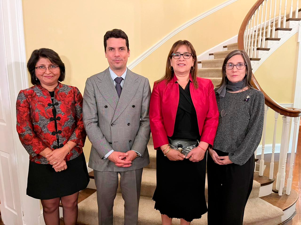 NUESTRA VICERRECTORA ACADÉMICA ASISTE A IMPORTANTE REUNIÓN EN CASA DEL EMBAJADOR DE PERÚ EN WASHINGTON