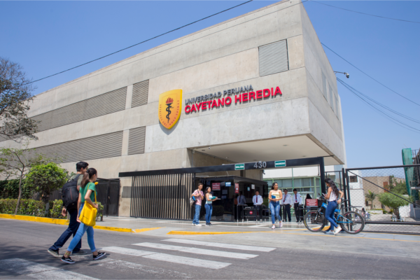 frontis-universidad-peruana-cayetano-heredia