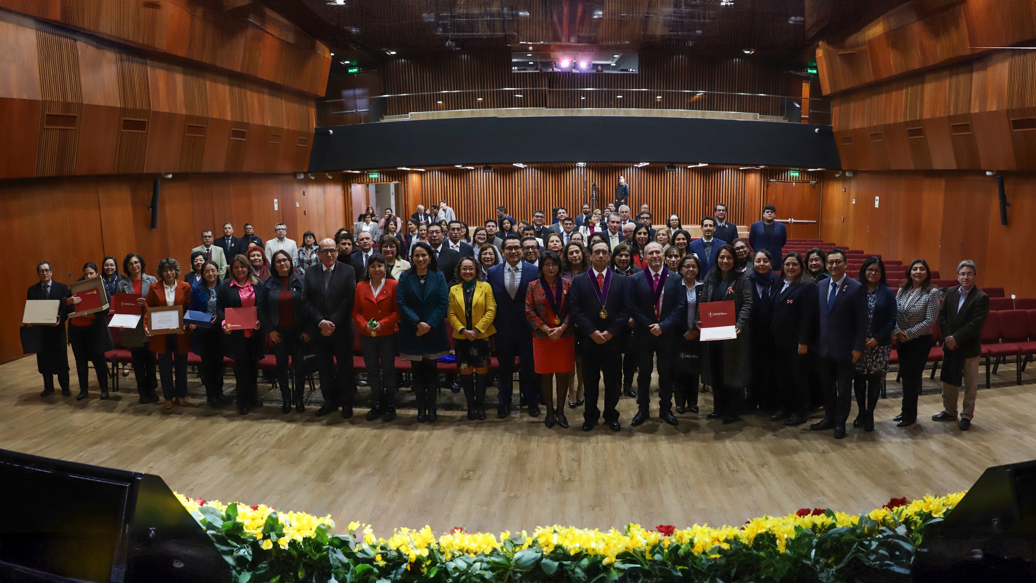 Ceremonia de reconocimiento a los colegios de excelencia y buen rendimiento académico