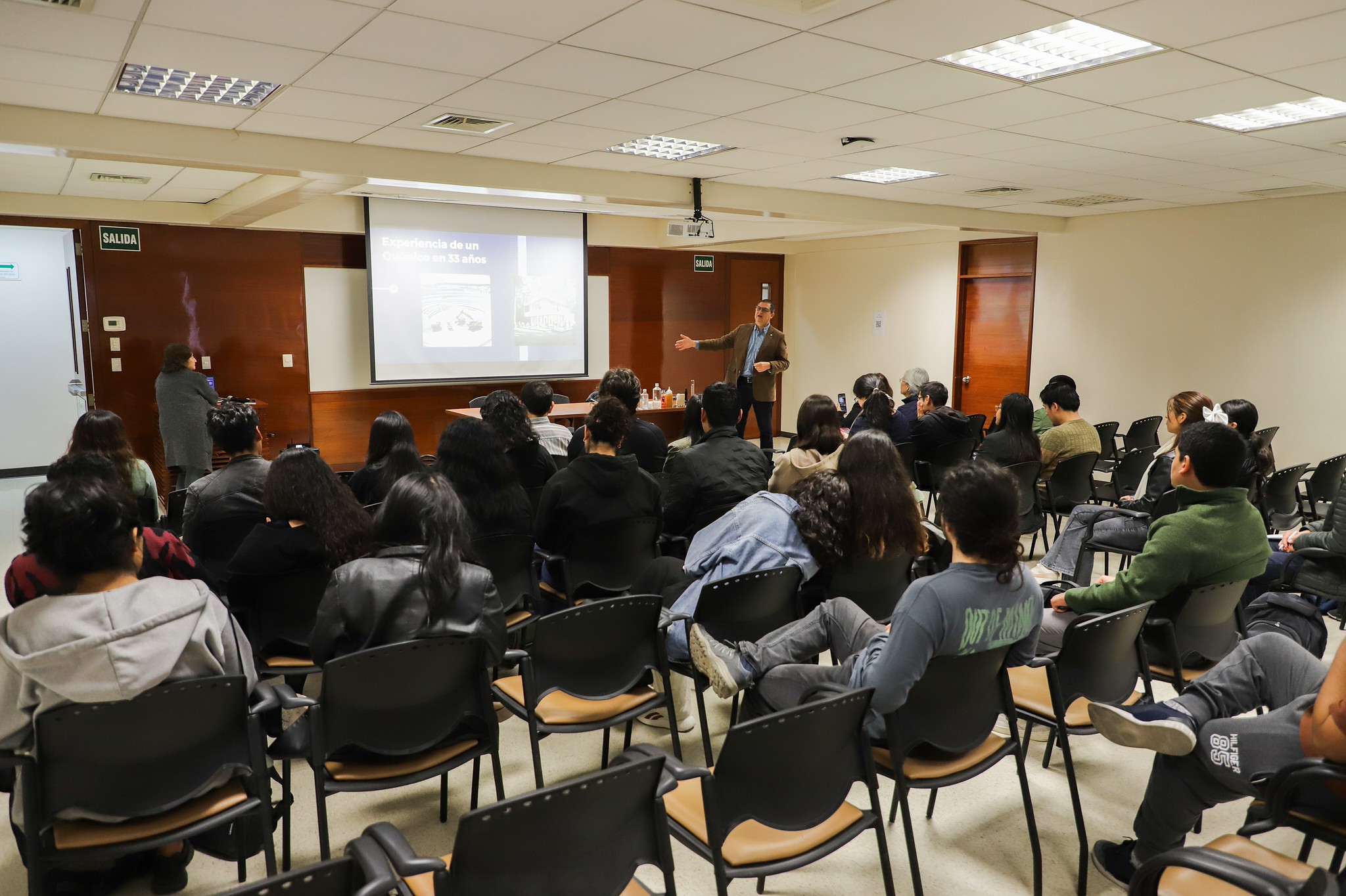Charla: Experiencias y aprendizajes en la Investigación Educativa