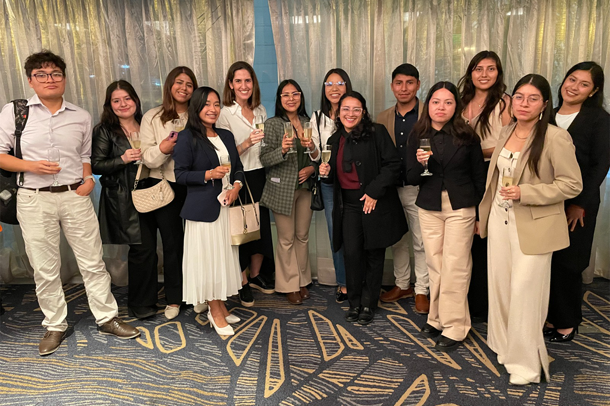 Egresados: Alumni +10